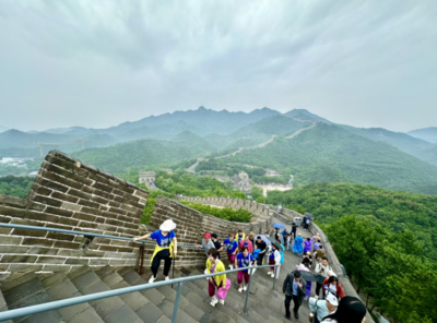 端午首日八達(dá)嶺再現(xiàn)“水墨丹青”奇景，園區(qū)多措并舉保障游客體驗(yàn)